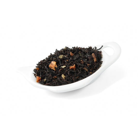 svart te Te med jordgubb och svartvinbärsblad.