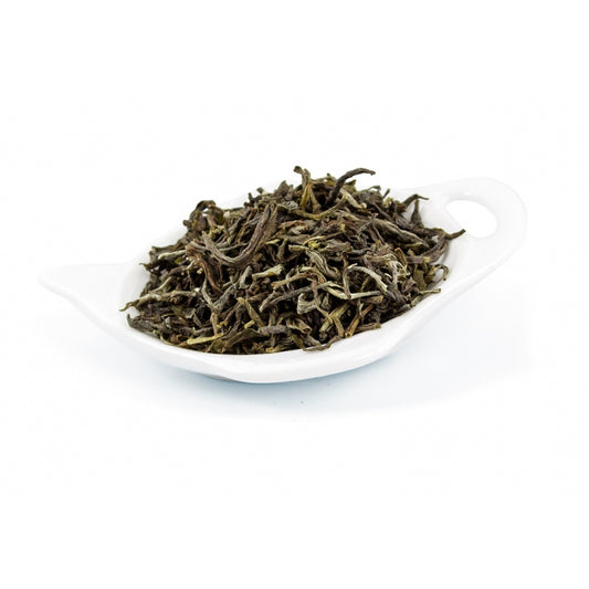 Huangshang Mao Feng odlas i Anhiu provinsen i sydöstra Kina och är ett av kinas mest kända teer. Ett te som innehåller mycket knoppar och har en friskt nötig och blommig karaktär.