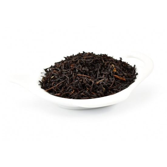 svart te Te med smak av körsbär och vildkörsbär som ger en fruktig och nötig karaktär.