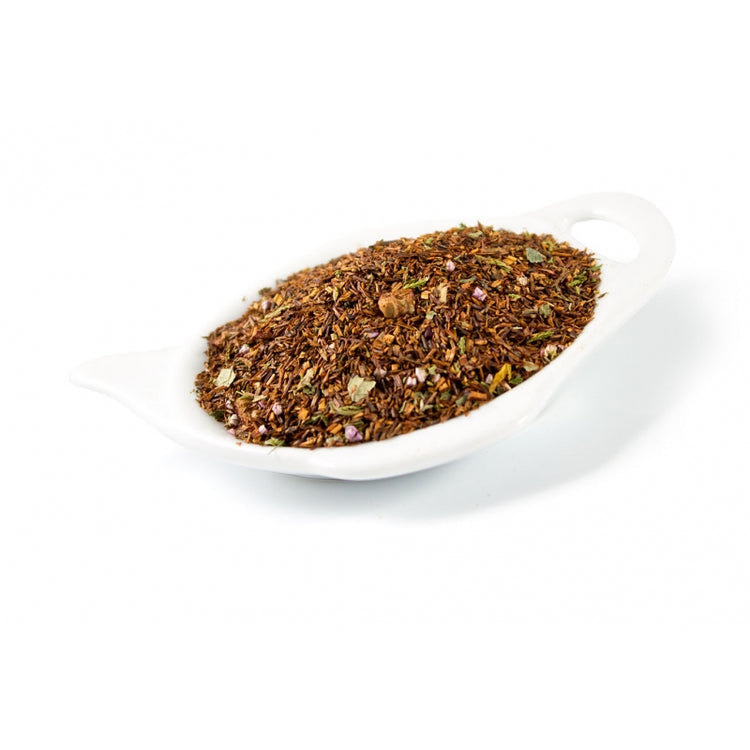 Rooibos te Fyllig smak av svartvinbär, vildkörsbär och vanilj. Dekoreras med ljung, svartvinbärsblad och tranbär.
